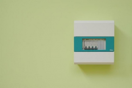 Disjoncteur et compteur, deux &eacute;l&eacute;ments cl&eacute;s &agrave; v&eacute;rifier avant tout raccordement &eacute;lectrique